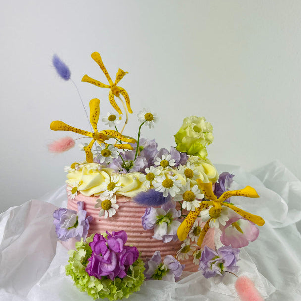 decorate cake with real flowers