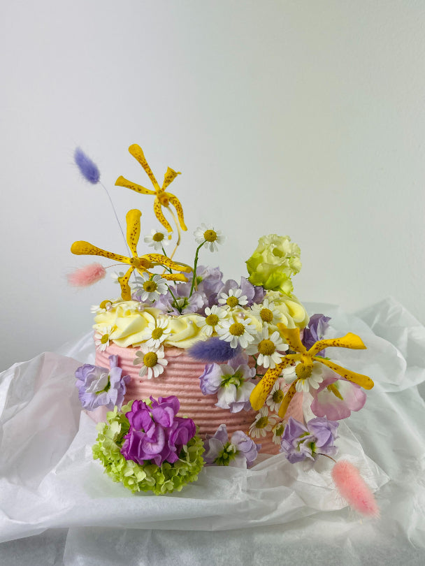 decorate cake with real flowers